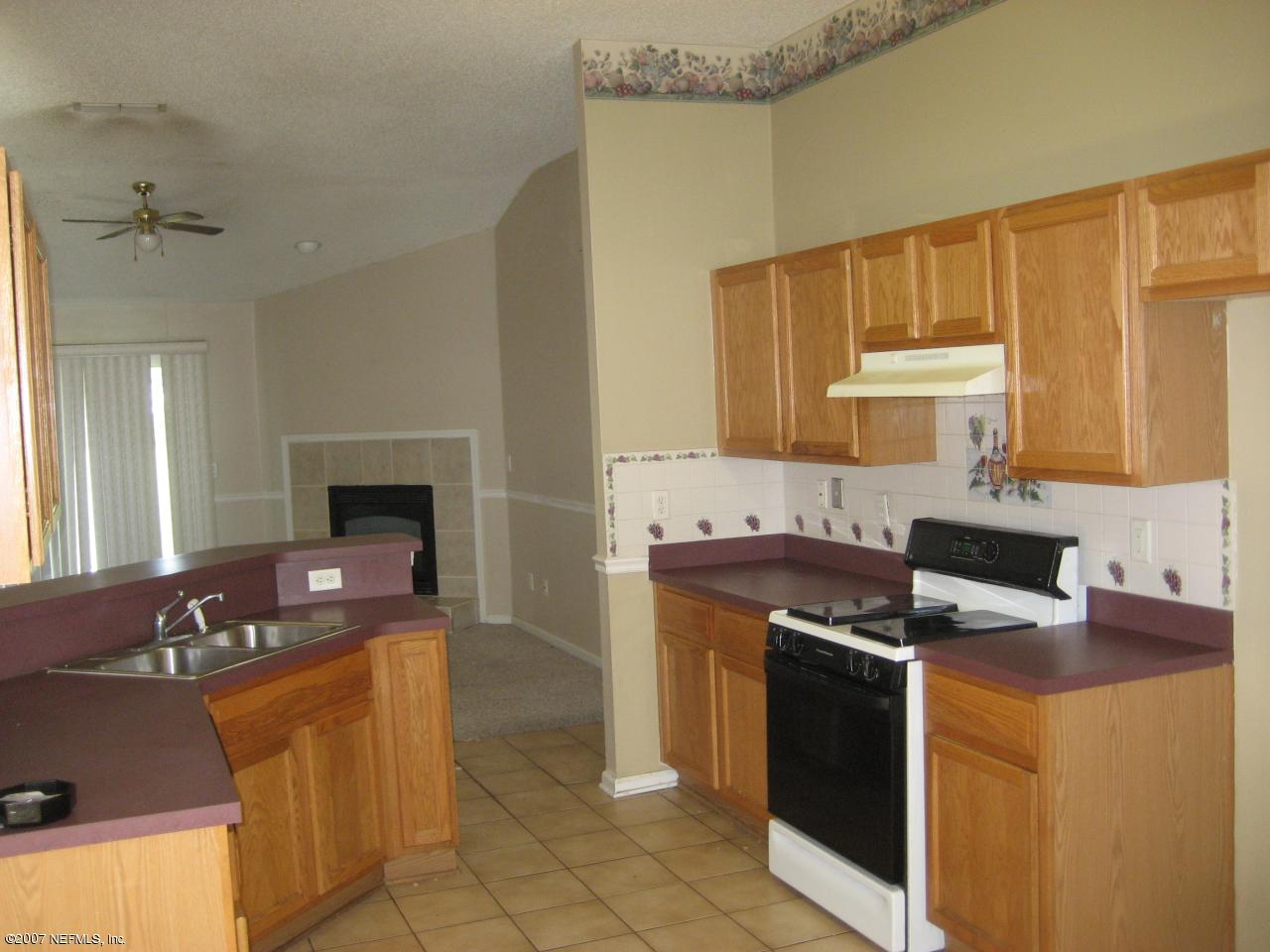 10340 Red Tip Road Jacksonville, FL 32218 - Photo 3 of 8 Kitchen