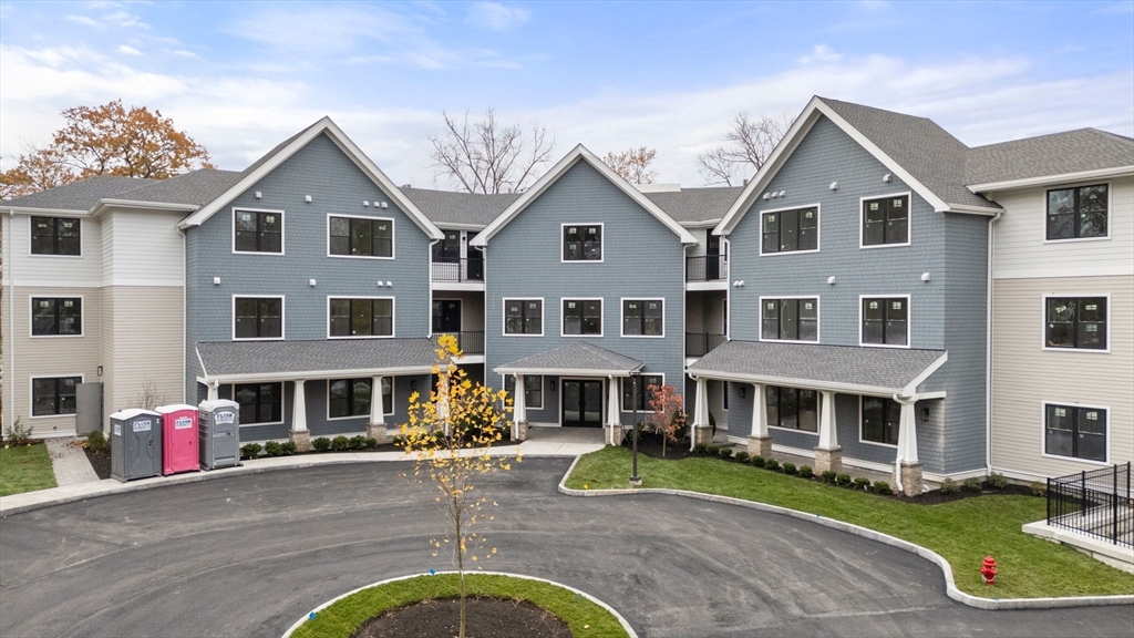 16 Stearns Road, Unit 106 Wellesley, MA 02482 - Photo 2 of 27