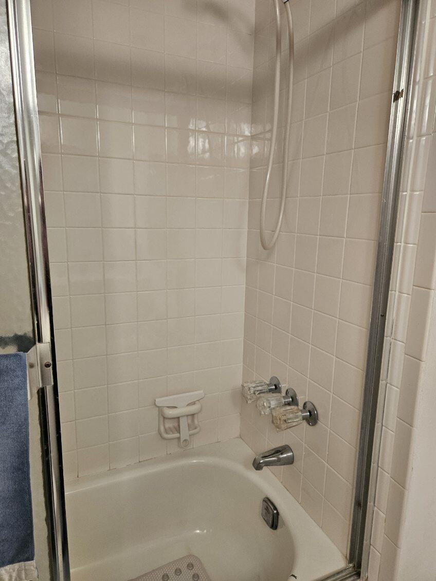 9818 Marina Boulevard Boca Raton, FL 33428 - Photo 10 of 17 a bathroom with a bathtub