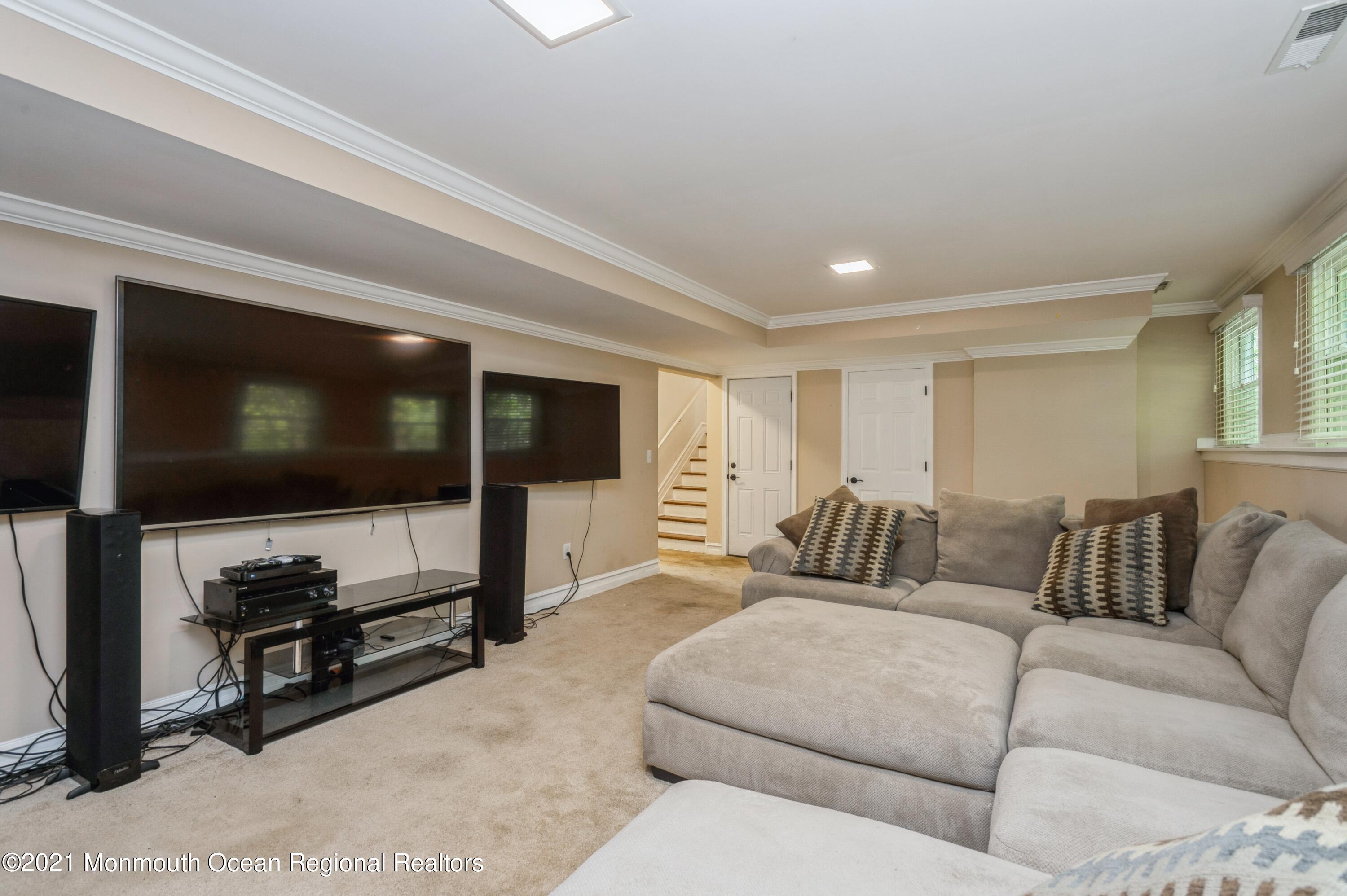 186 Ballantine Road Middletown, NJ 07748 - Photo 13 of 25 13_186Ballentine_3002_FamilyRoom_HiRes