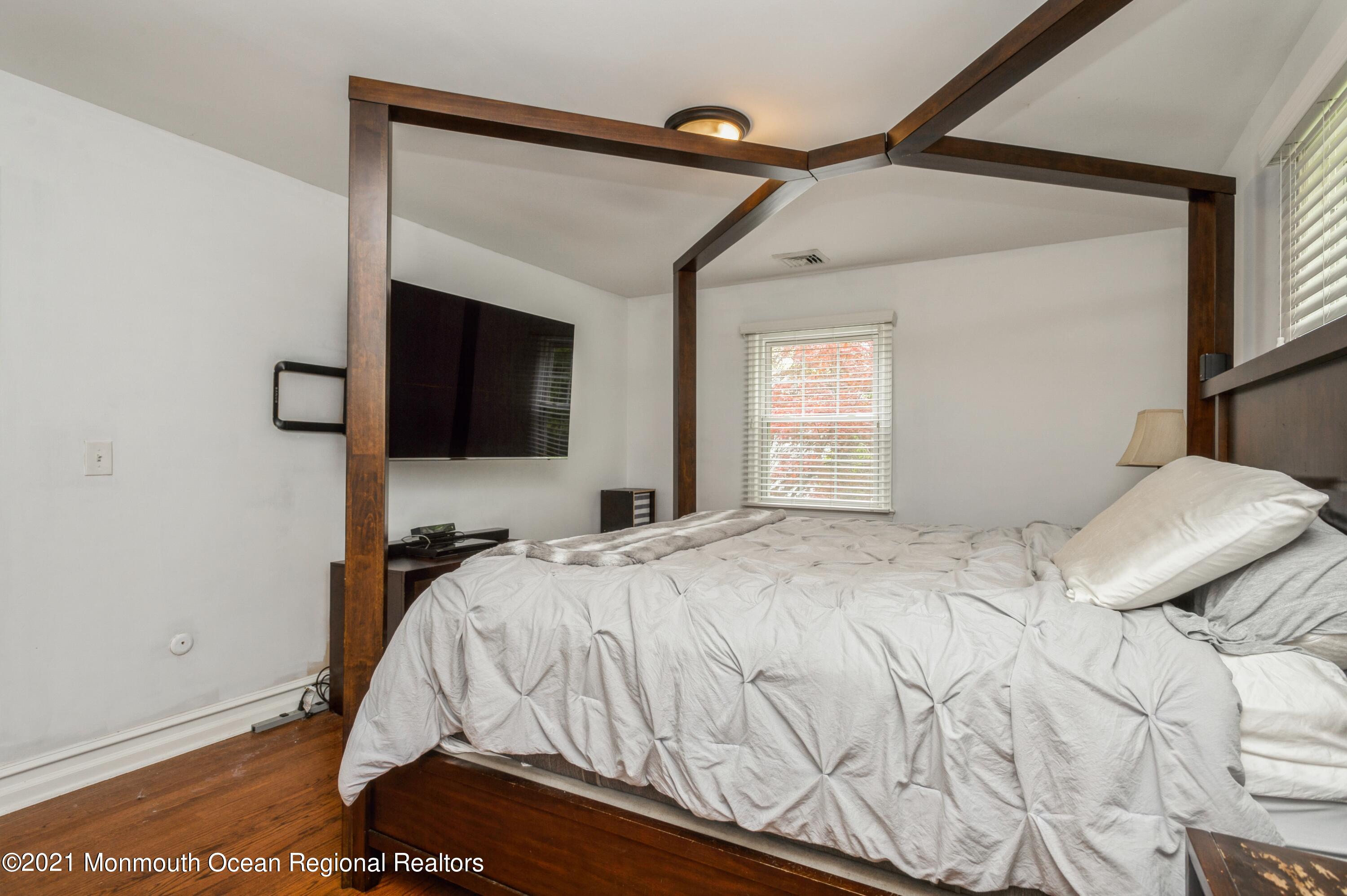 186 Ballantine Road Middletown, NJ 07748 - Photo 15 of 25 15_186Ballentine_178_PrimaryBedroom_HiRe