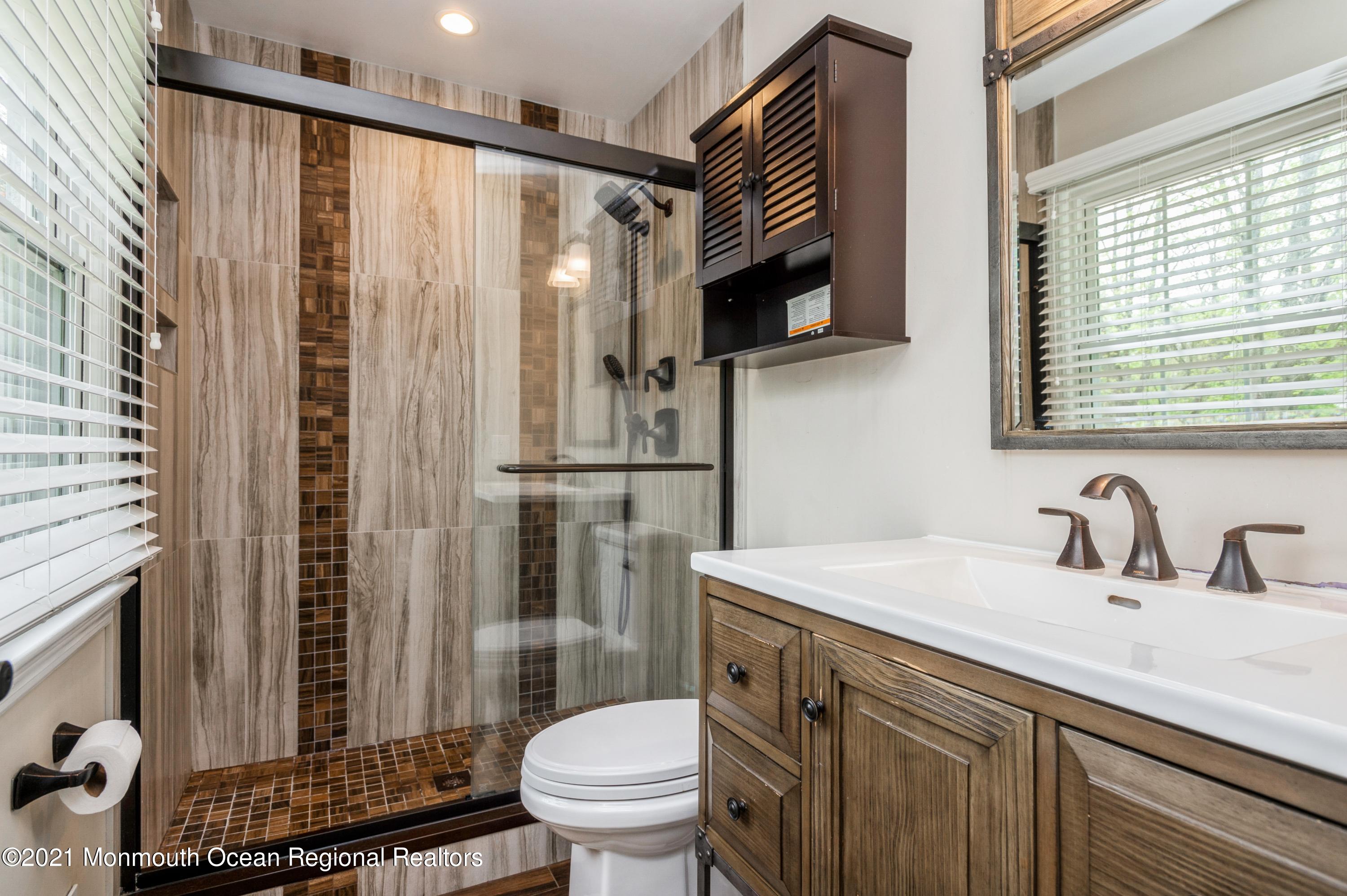 186 Ballantine Road Middletown, NJ 07748 - Photo 16 of 25 16_186Ballentine_13_PrimaryBathroom_HiRe