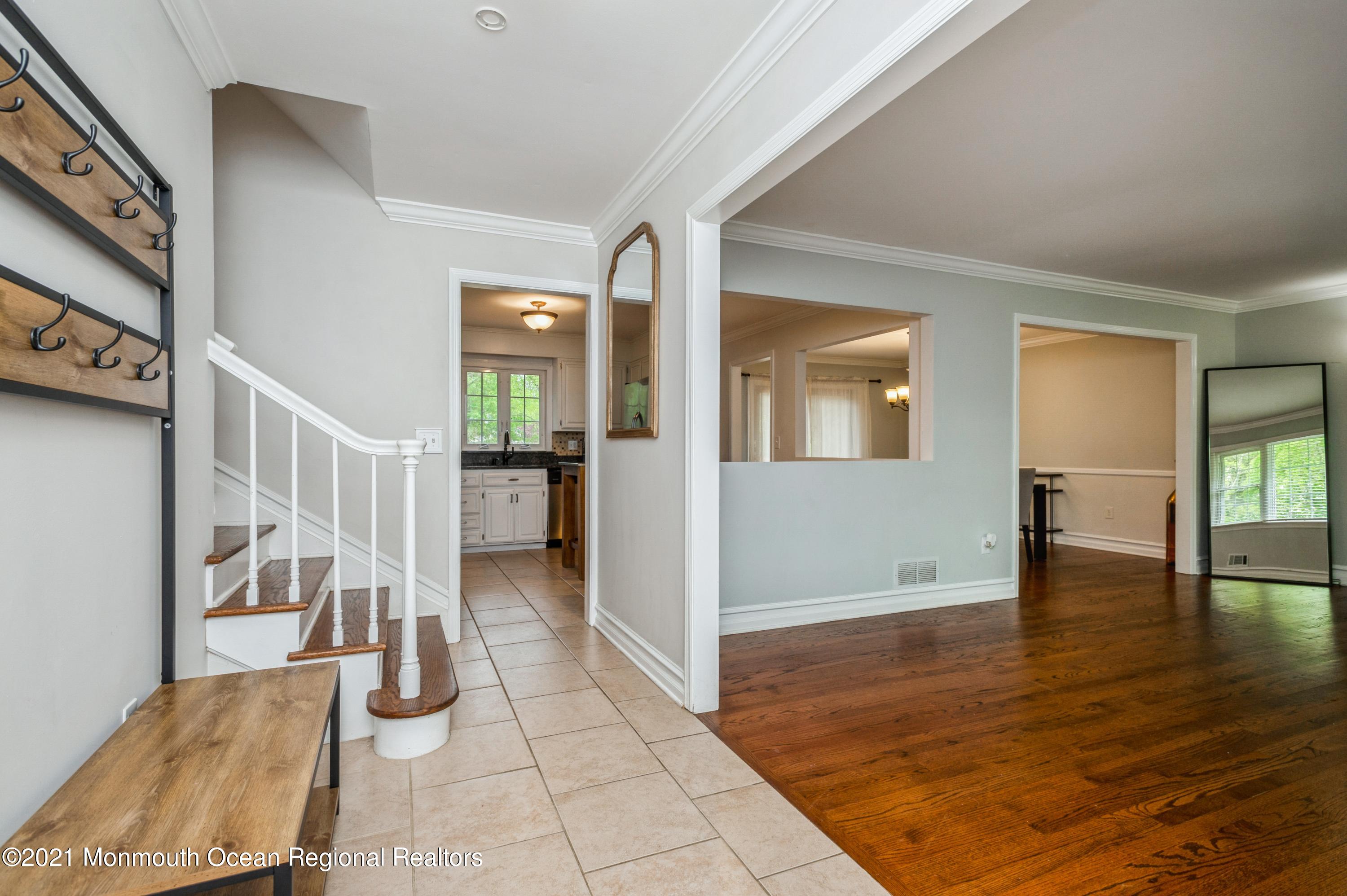 186 Ballantine Road Middletown, NJ 07748 - Photo 3 of 25 03_186Ballentine_32002_Foyer_HiRes