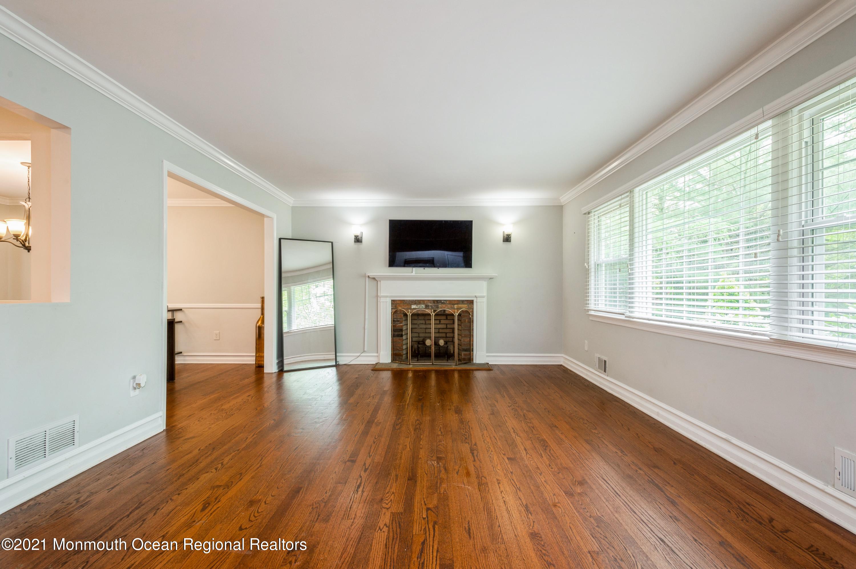 186 Ballantine Road Middletown, NJ 07748 - Photo 4 of 25 04_186Ballentine_1_LivingRoom_HiRes