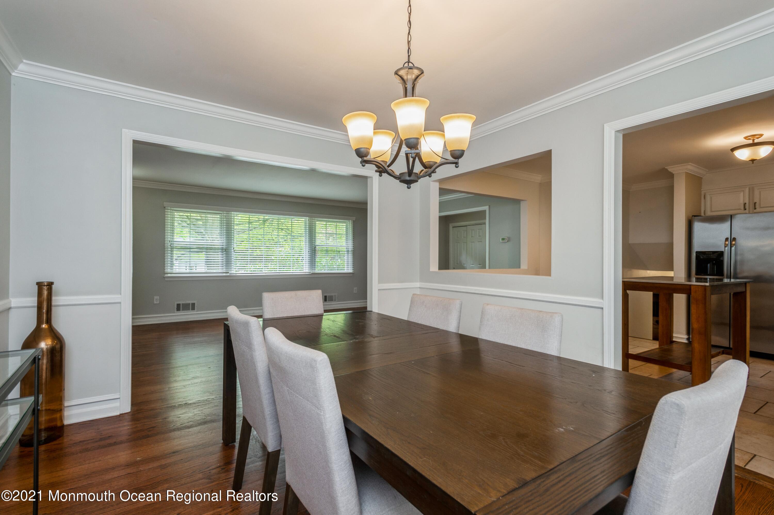 186 Ballantine Road Middletown, NJ 07748 - Photo 10 of 25 10_186Ballentine_369001_DiningRoom_HiRes