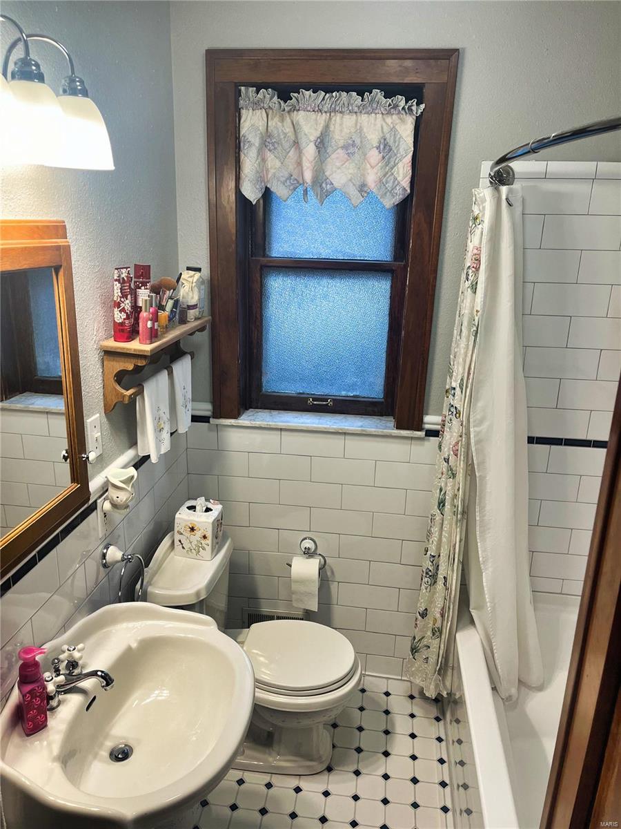 5721 Rhodes Avenue St. Louis, MO 63109 - Photo 7 of 23 Gallery Image 7