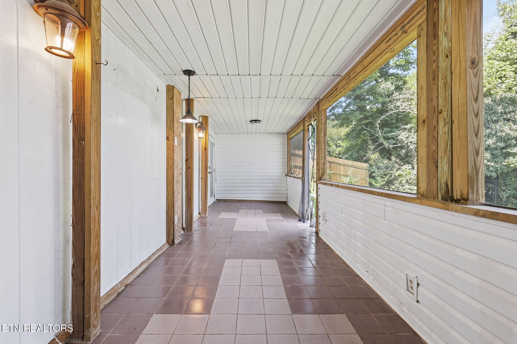 124 Salem Road Oak Ridge, TN 37830 - Photo 28 of 44 Downstairs Porch