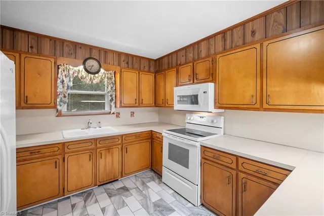 $235,000 | 445 Garland Drive, Lexington, NC 27295