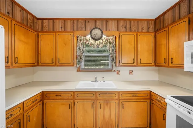 $235,000 | 445 Garland Drive, Lexington, NC 27295