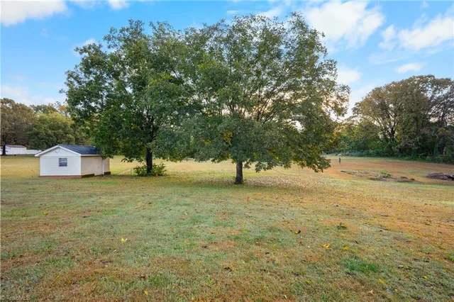 $235,000 | 445 Garland Drive, Lexington, NC 27295