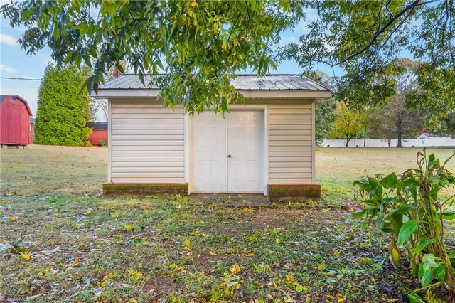 $235,000 | 445 Garland Drive, Lexington, NC 27295