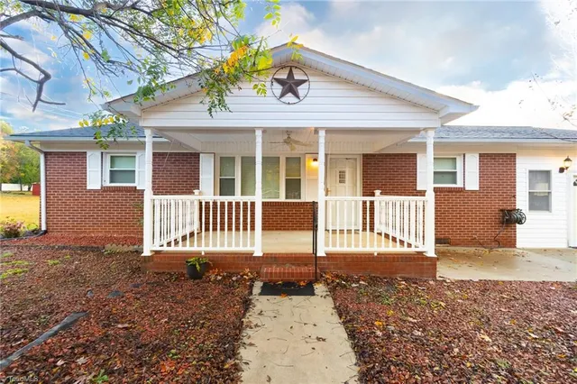 $235,000 | 445 Garland Drive, Lexington, NC 27295