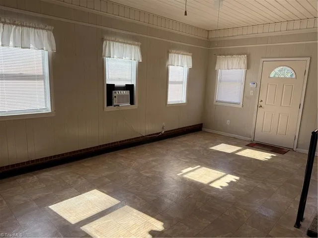 $235,000 | 445 Garland Drive, Lexington, NC 27295