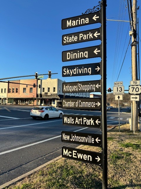 a view of a sign board with parking space