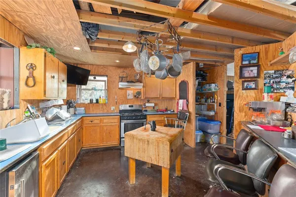 $1,830,180 | 401 County Road 498, Goldsboro, TX 79519