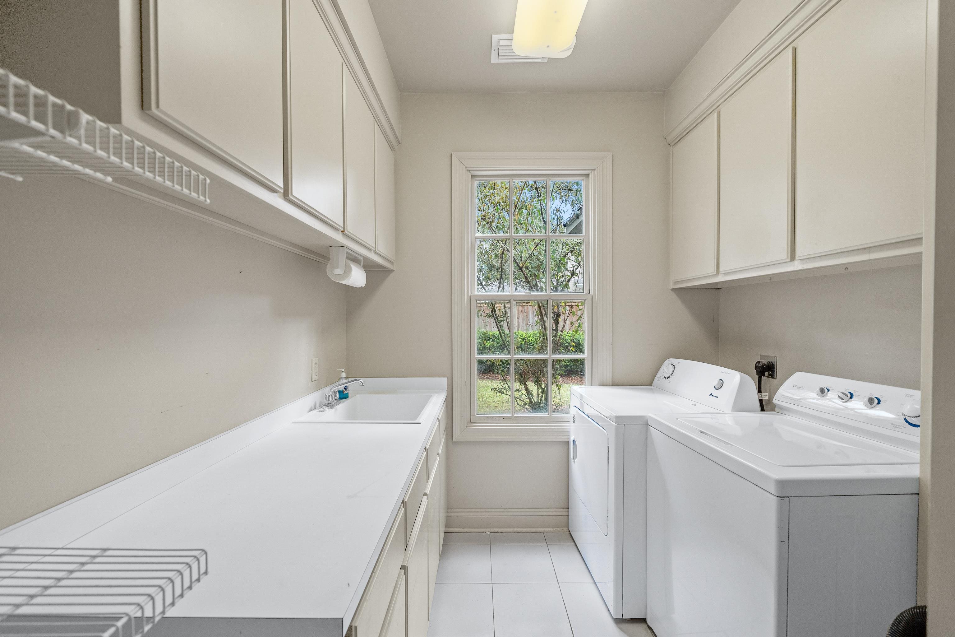 18450 Point Clear Court Fairhope, AL 36532 - Photo 23 of 44 Laundry