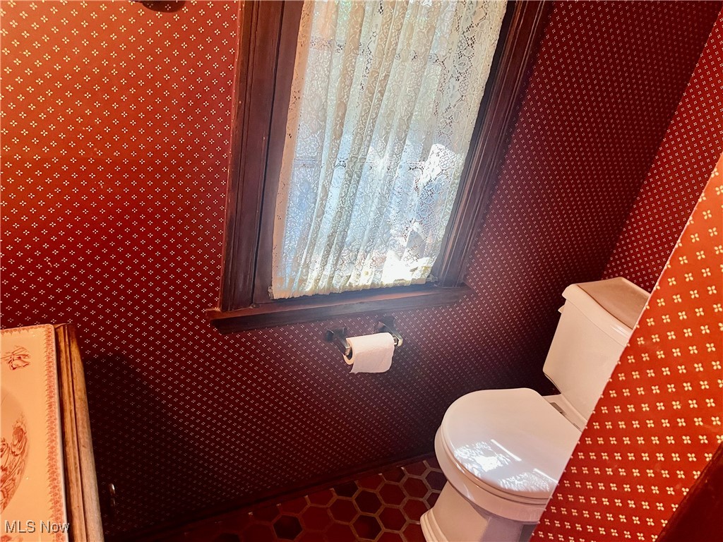 16232 Oakhill Road Cleveland, OH 44112 - Photo 13 of 34 Gallery Image 13