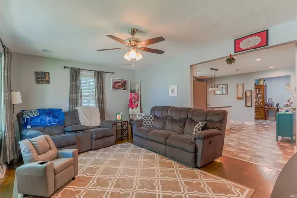 $159,900 | 211 West 8th Street, Grandview, IN 47615