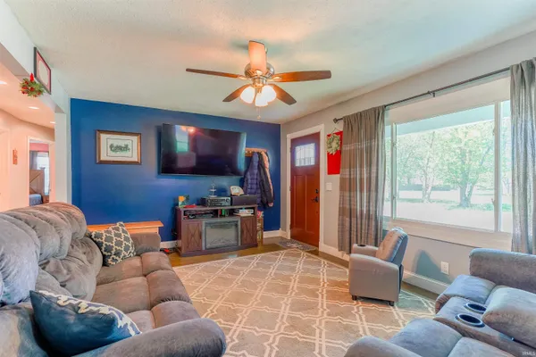 $159,900 | 211 West 8th Street, Grandview, IN 47615