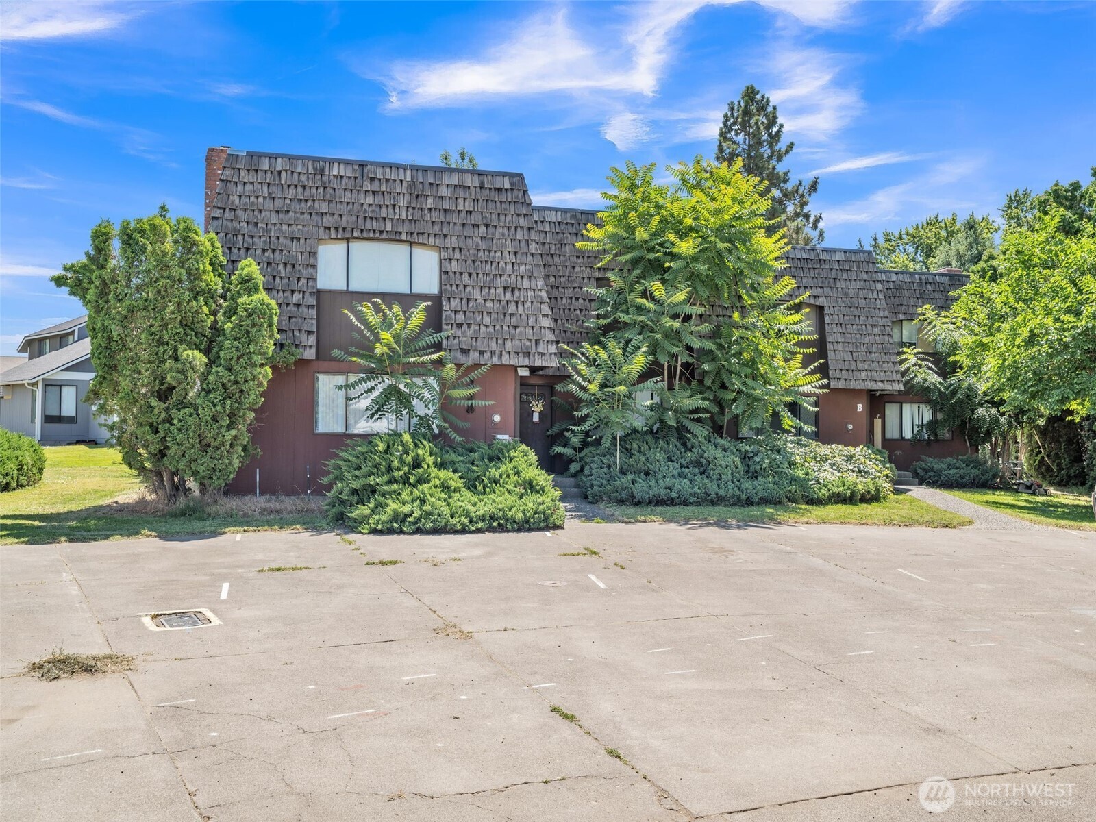 238 North E Damson Pl