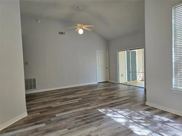 $1,875 | 13200 West Newberry Road, Unit Z145, Newberry, FL 32669