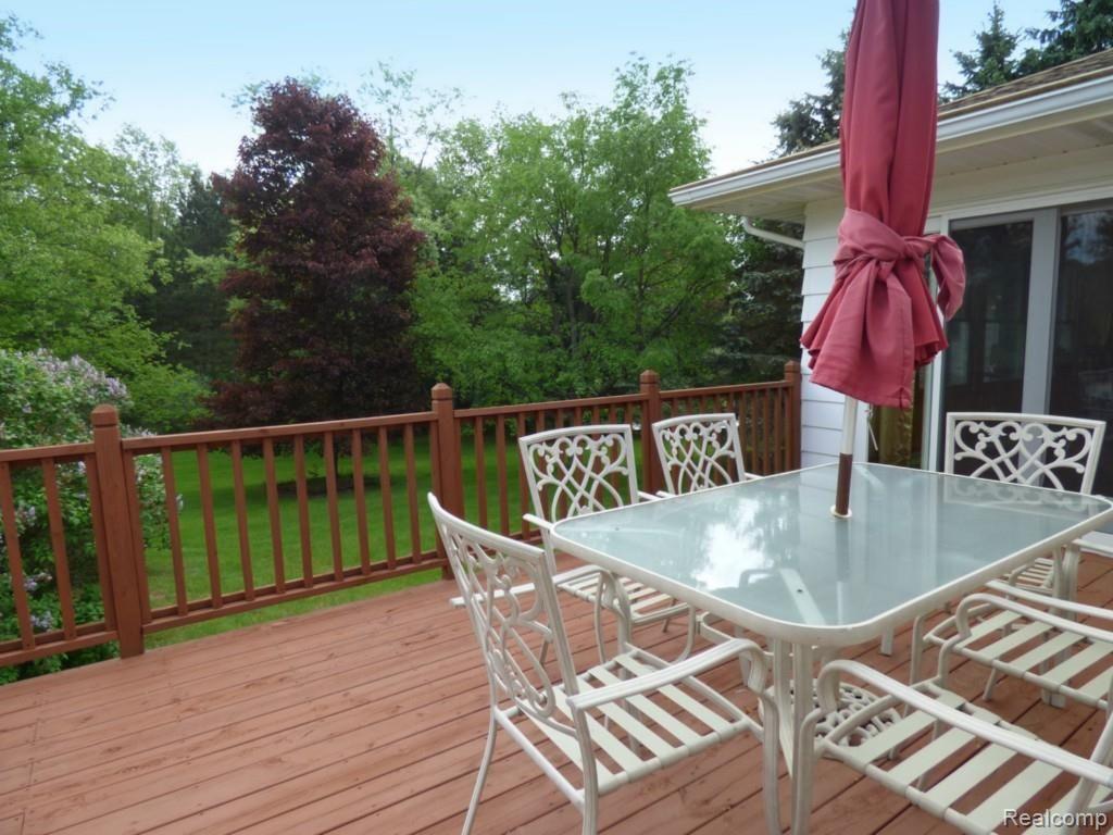 3199 Shehan Road Pinckney, MI 48169 - Photo 33 of 43 31 DECK.jpg