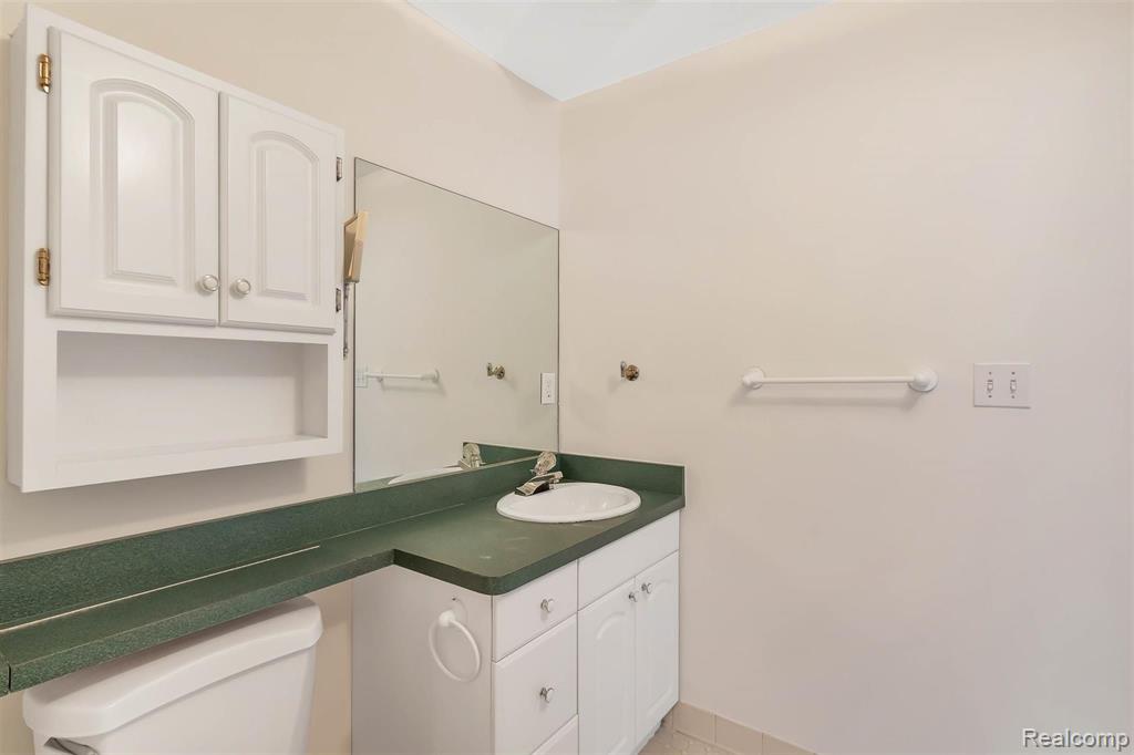 308 North Rochester Road, Unit 16 Clawson, MI 48017 - Photo 18 of 23