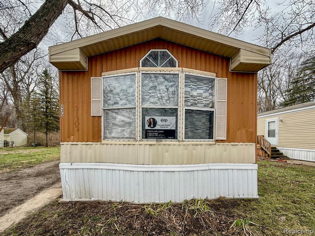 435 Rustic Lane South Belleville, MI 48111 - Photo 2 of 21