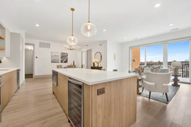 a large kitchen with kitchen island a large island in it