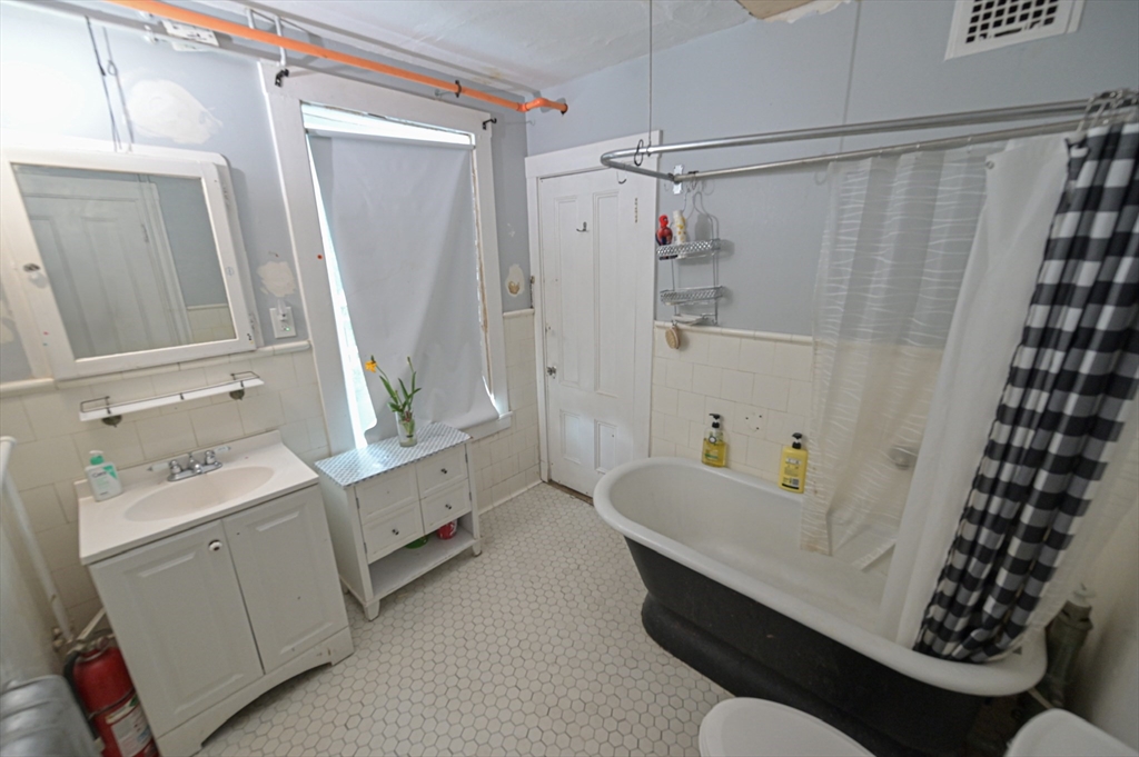 54 Nahant Street Lynn, MA 01902 - Photo 13 of 32