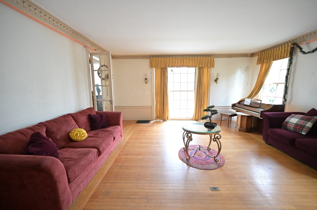54 Nahant Street Lynn, MA 01902 - Photo 5 of 32