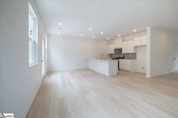 $1,800 | 124 Selton Place, Taylors, SC 29687