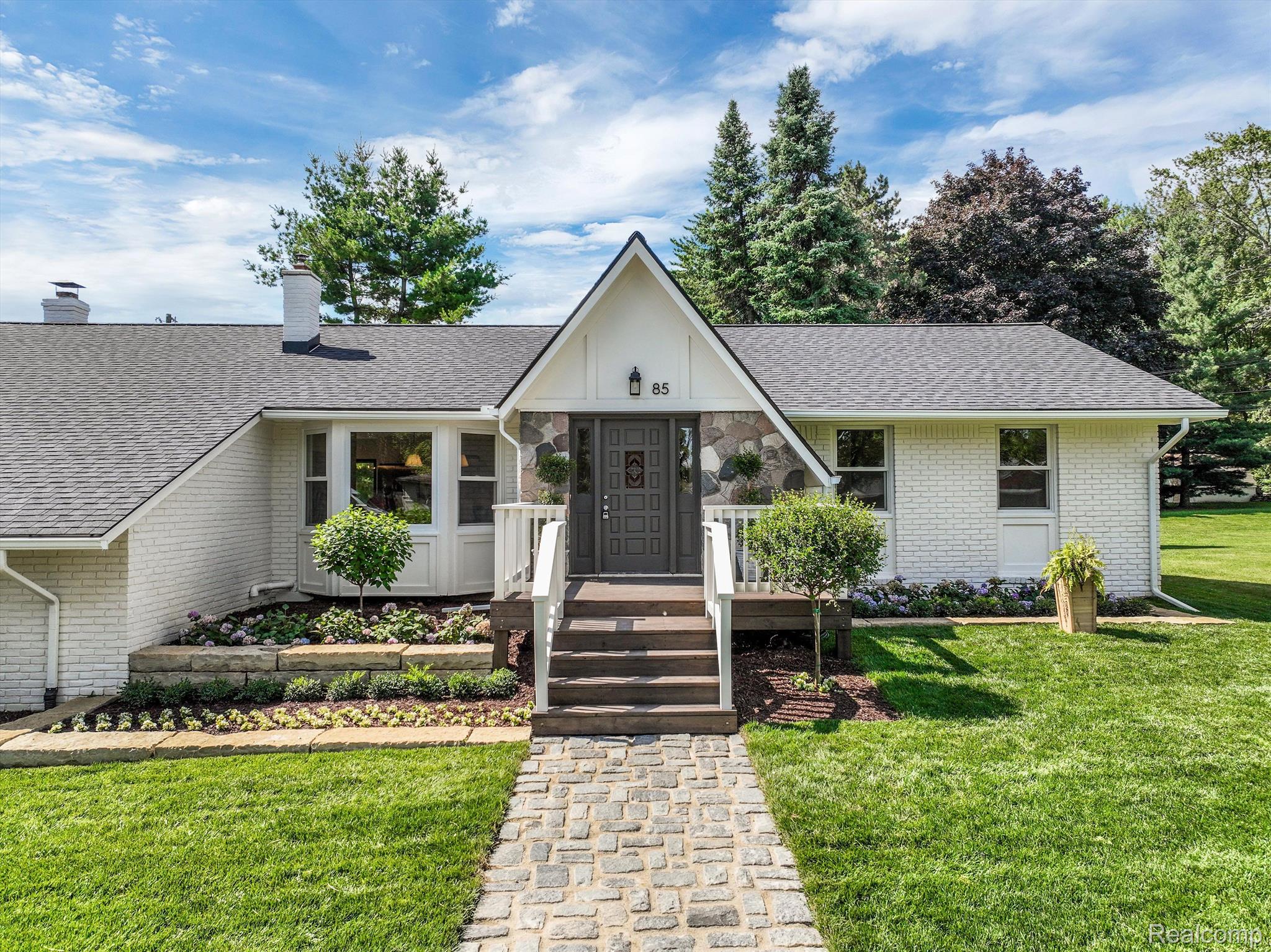 85 Boyken Road Rochester, MI 48307 - Photo 5 of 42 Gallery Image 5