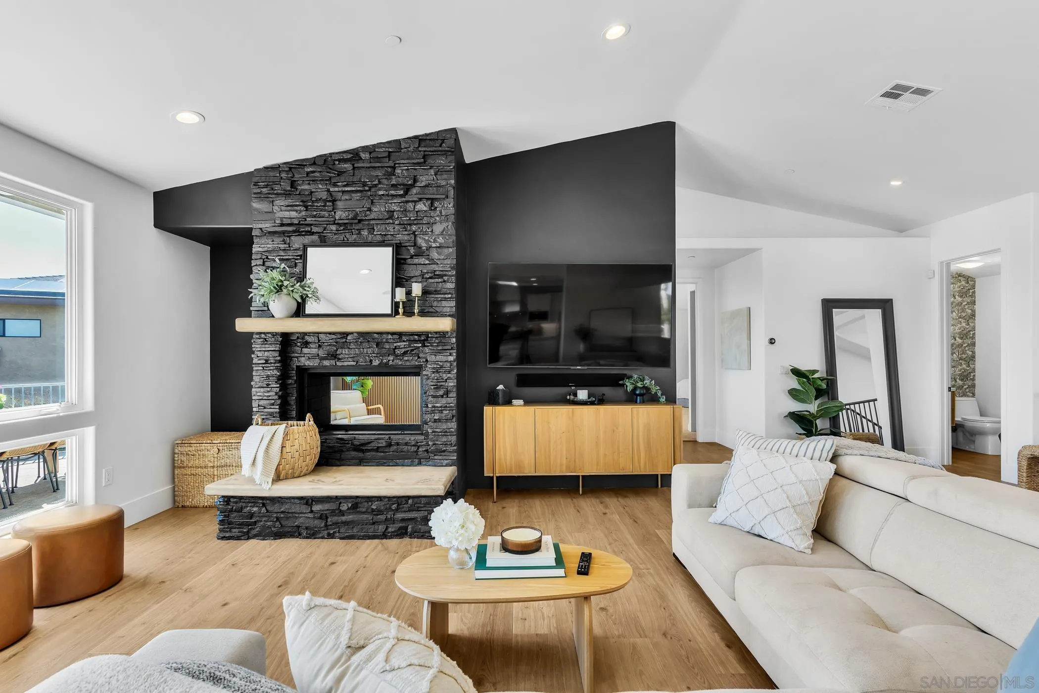 1809 Ivy Road Oceanside, CA 92054 - Photo 7 of 53 Gallery Image 7