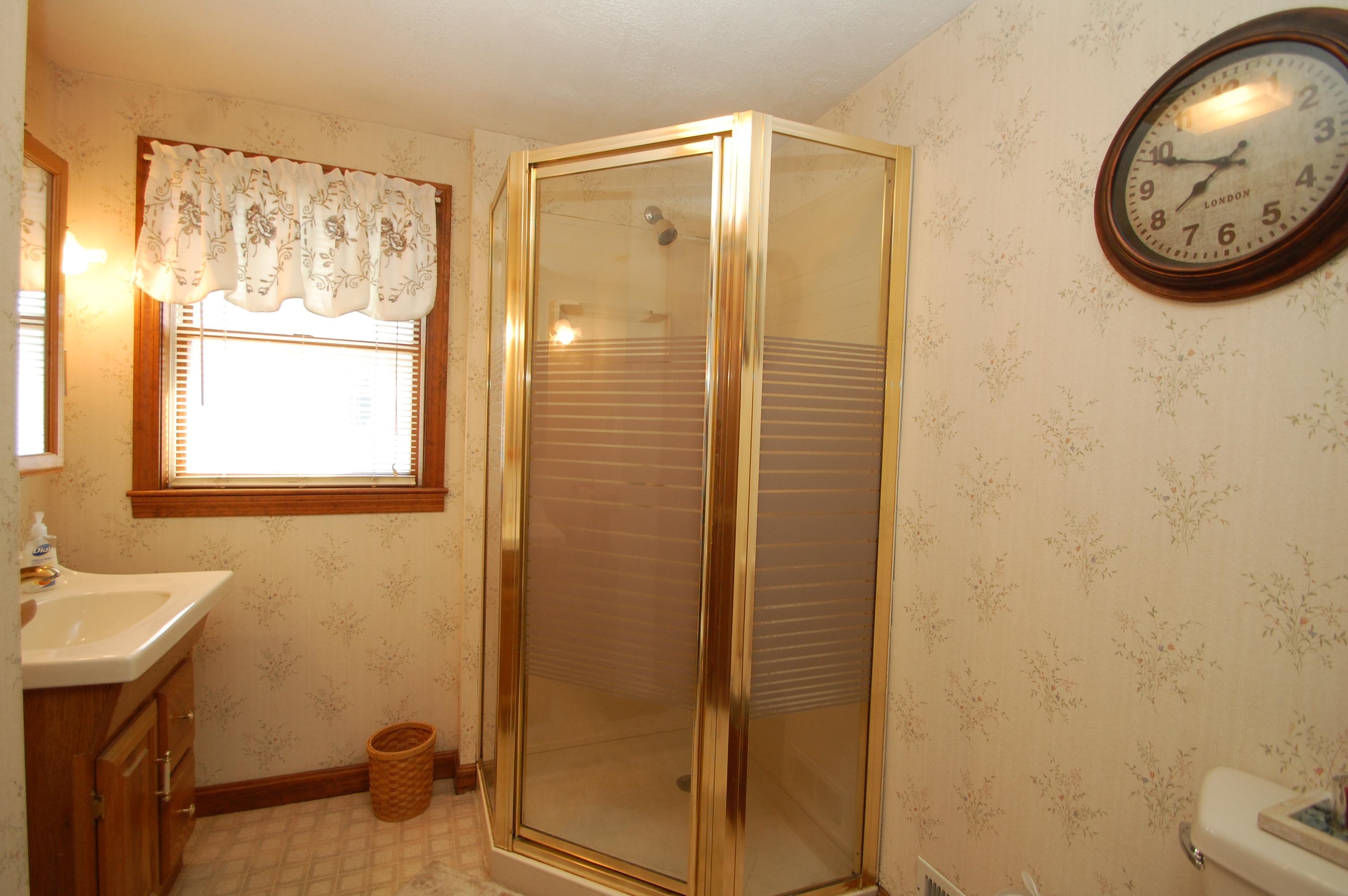 56 Columbia Road Manchester, NH 03103 - Photo 11 of 14