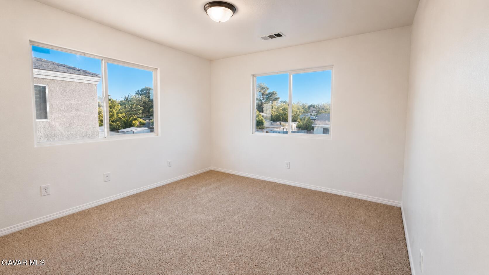 43737 Raysack Avenue Lancaster, CA 93535 - Photo 11 of 29 5959D014-1A2A-4D83-A666-925FB8C835F7