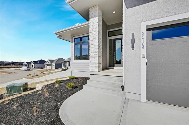 $849,950 | 22164 West 94th Terrace, Lenexa, KS 66220