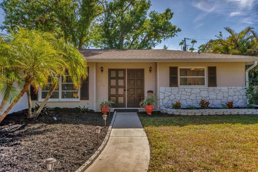 448 Redwood Road Venice, FL 34293 - Photo 3 of 45
