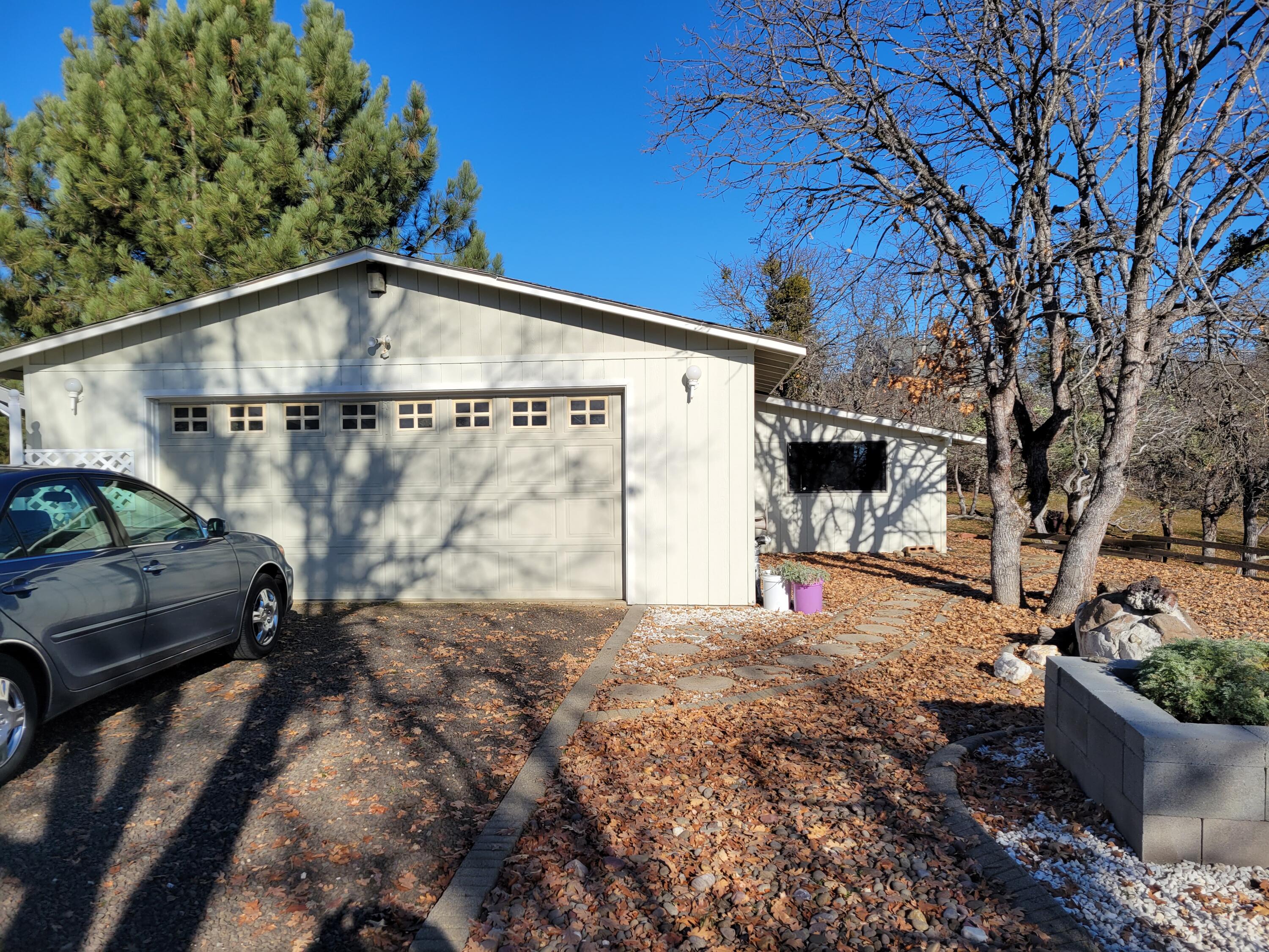 822 West Linn Road Eagle Point, OR 97524 - Photo 9 of 12 20220211_095951