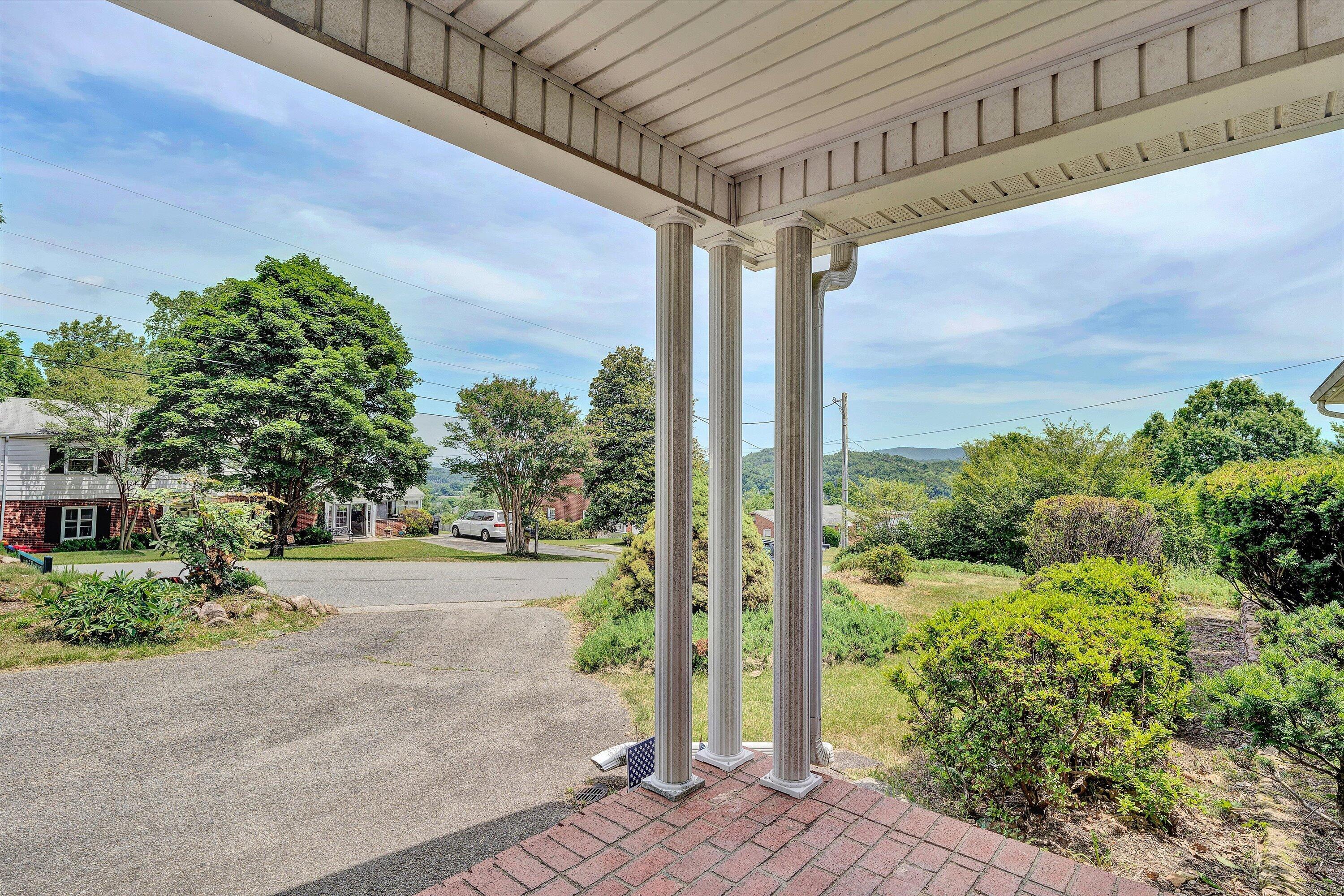 4506 Rosecrest Road Roanoke, VA 24018 - Photo 5 of 49 05-DSC00238