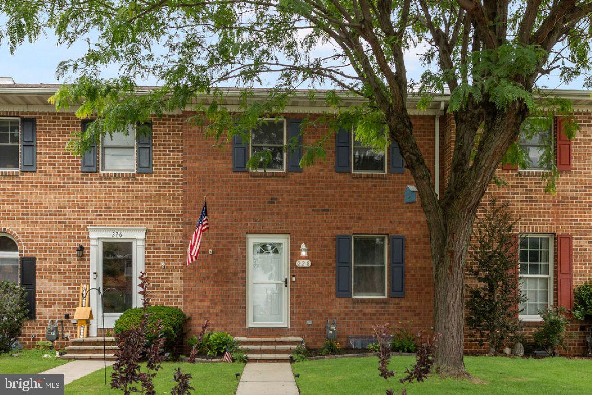 228 Georgetown Court Hanover, PA 17331 - Photo 2 of 26