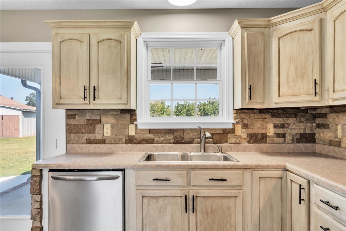 2657 Maple Springs Road Manchester, TN 37355 - Photo 15 of 54 Gallery Image 15
