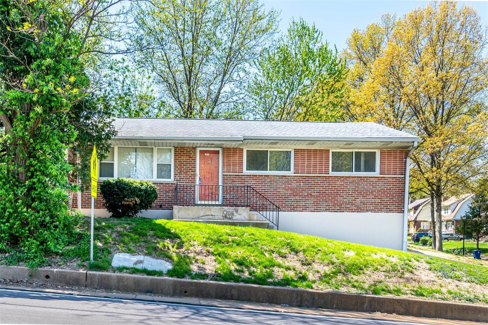 1815 North Hanley Road St. Louis, MO 63114 - Photo 1 of 30 Gallery Image 1