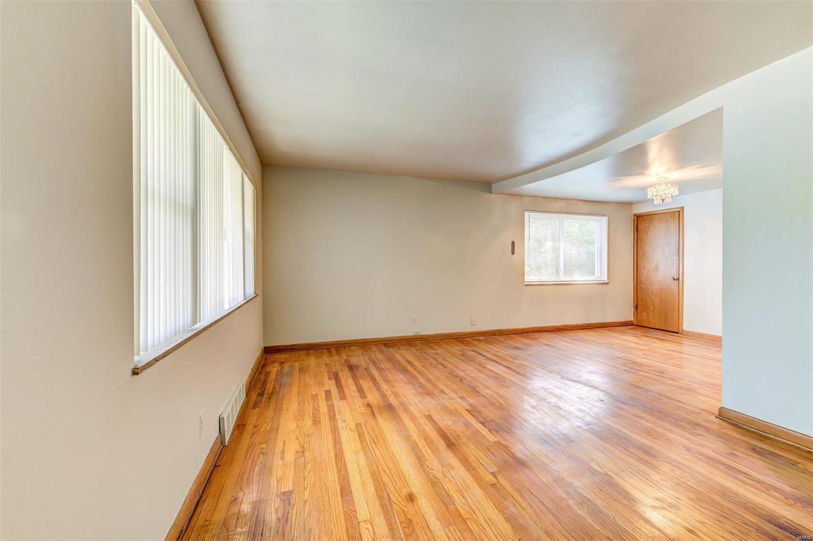 1815 North Hanley Road St. Louis, MO 63114 - Photo 4 of 30 Gallery Image 4