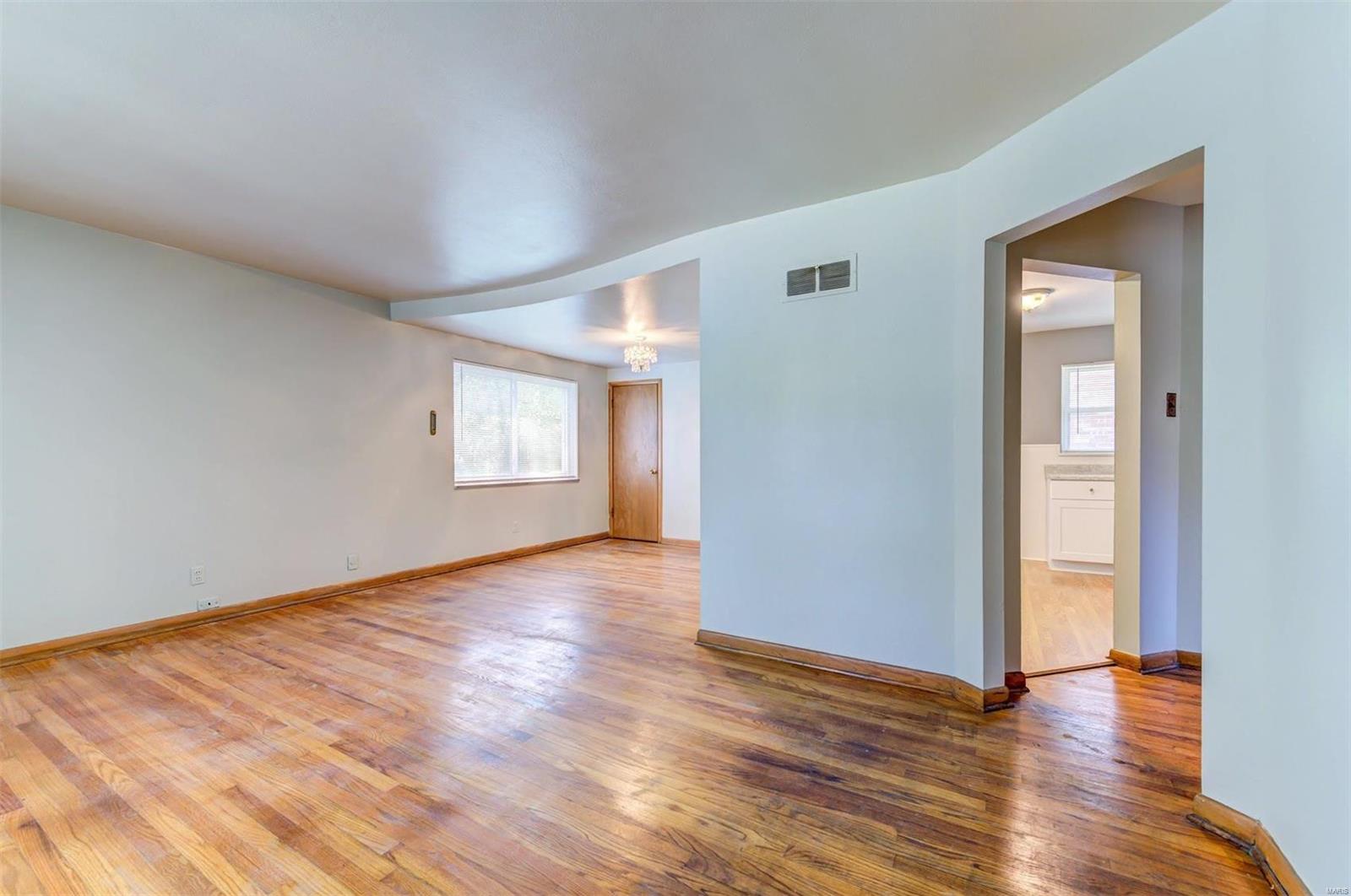 1815 North Hanley Road St. Louis, MO 63114 - Photo 10 of 30 Gallery Image 10