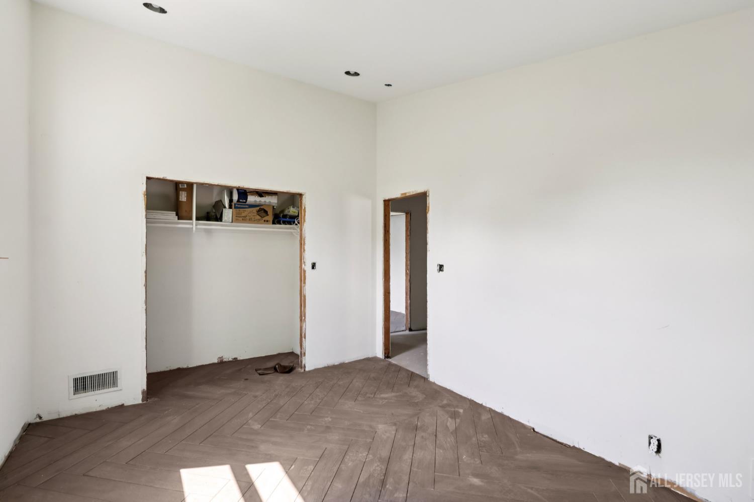 21 Windsor Lane Colonia, NJ 07067 - Photo 13 of 18 a view of a livingroom with wooden floor
