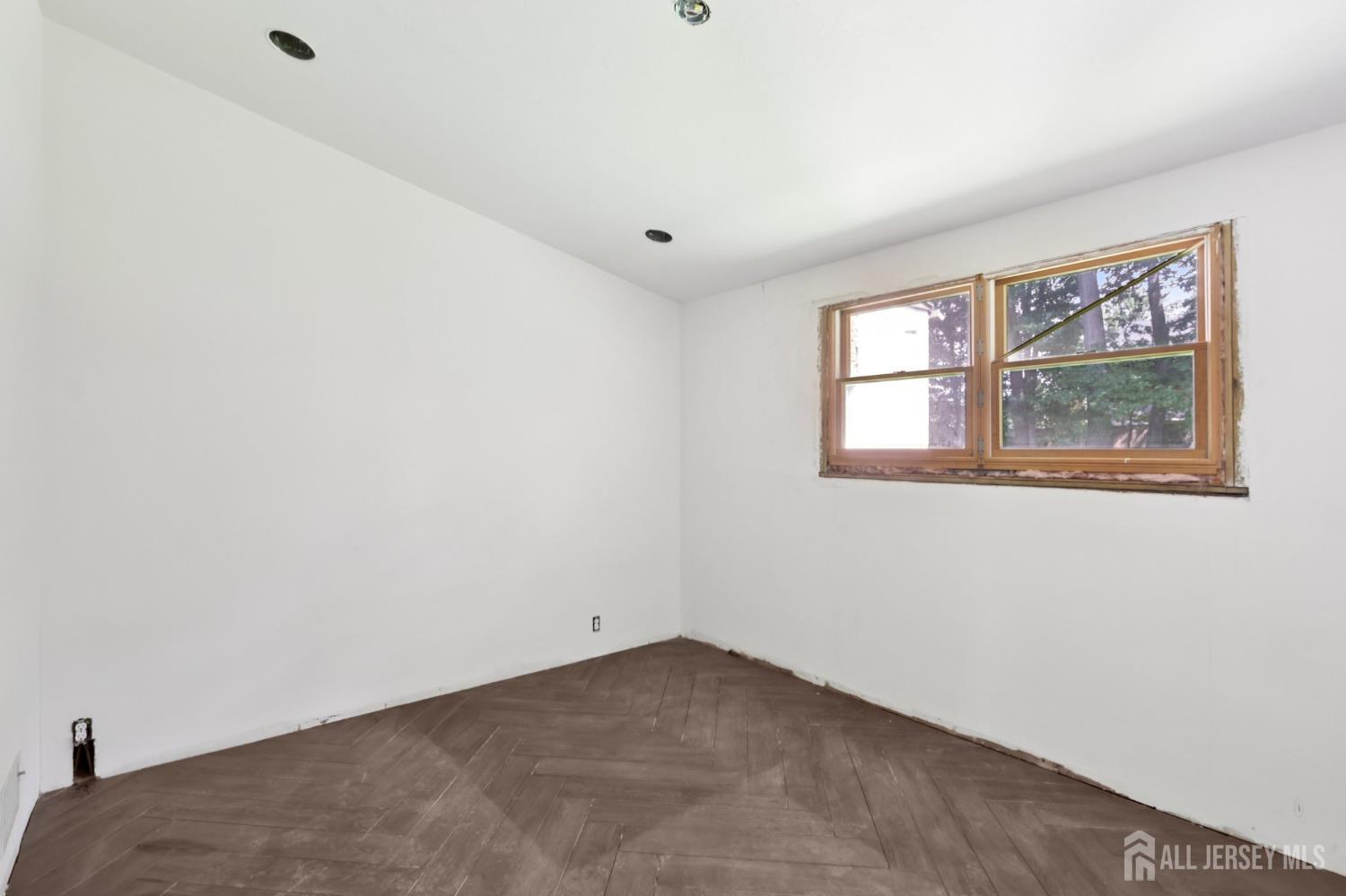 21 Windsor Lane Colonia, NJ 07067 - Photo 10 of 18 an empty room with windows