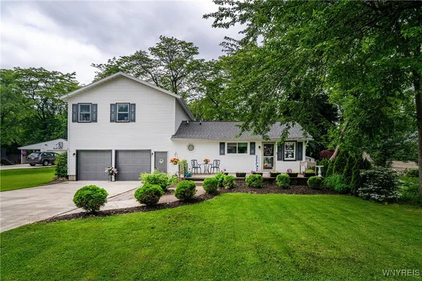 $279,000 | 5176 Orchard Avenue, Hamburg, NY 14075