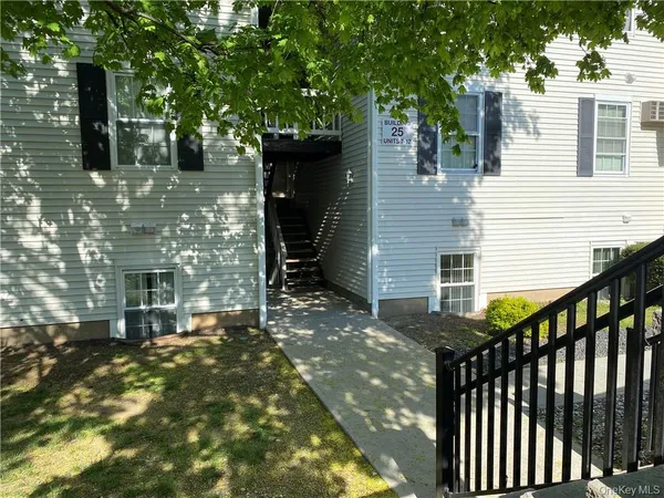 $2,400 | 25 Lexington Hills Road, Unit 7, Harriman, NY 10926