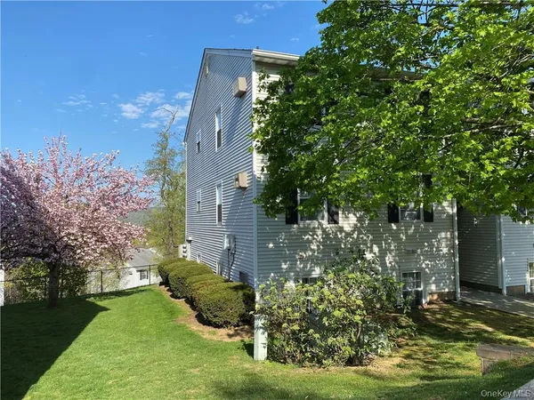 $2,400 | 25 Lexington Hills Road, Unit 7, Harriman, NY 10926